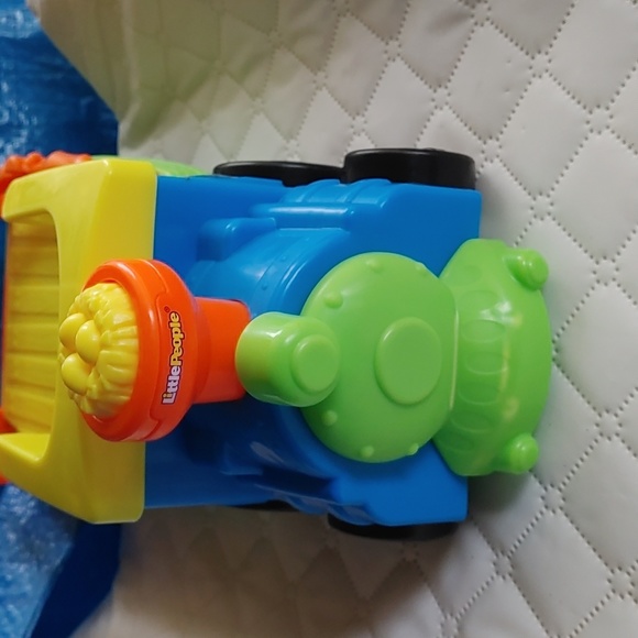 Little people train with sound and ring stacker - Picture 6 of 7